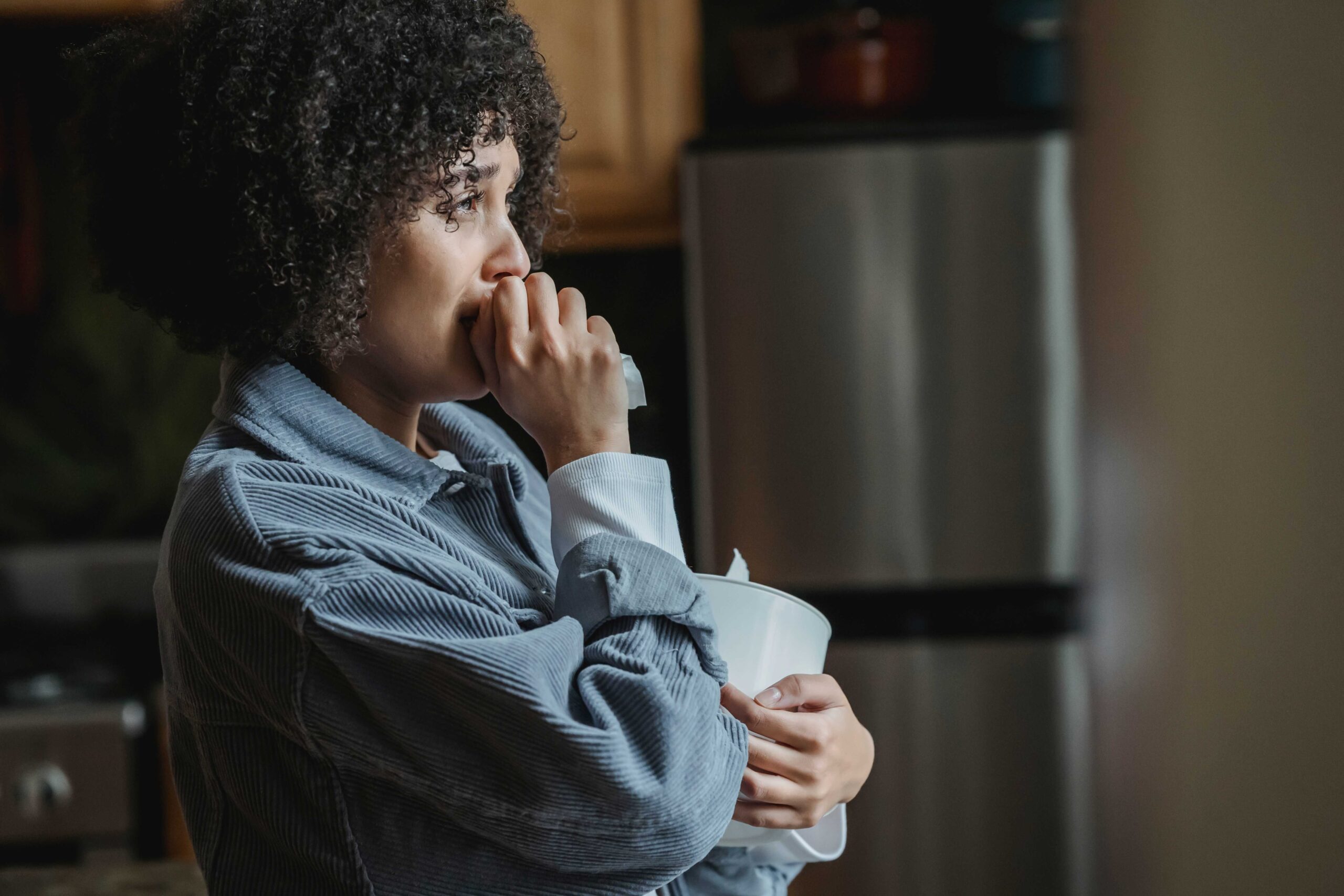 A panic attack can often cause various physiological symptoms, like increased heart rate, shallow breathing, sweating profusely.